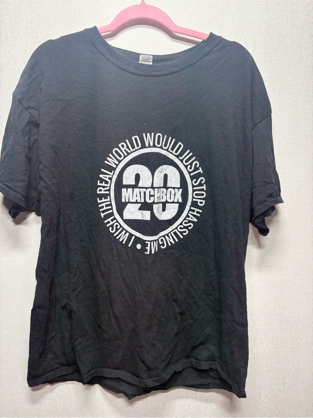 Gildan Black Graphic Tee with White 'Matchbox 20’ Logo official concert tee - Picture 2 of 4
